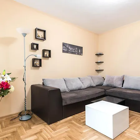 Διαμέρισμα Downtown - Free Parking & Near By Apartmax Βάρνα
