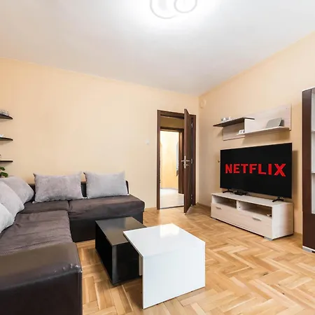 Downtown - Near By Apartmax Апартаменты