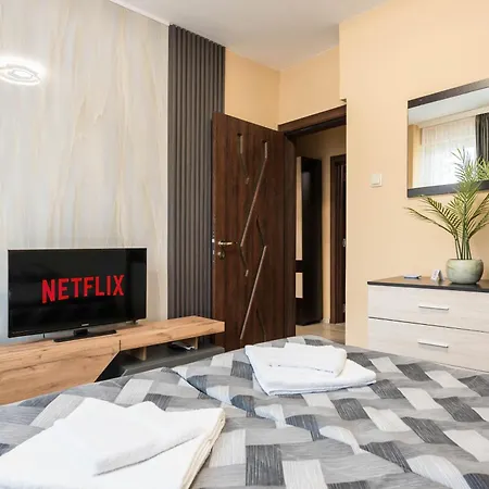 Апартаменты Downtown - Near By Apartmax *