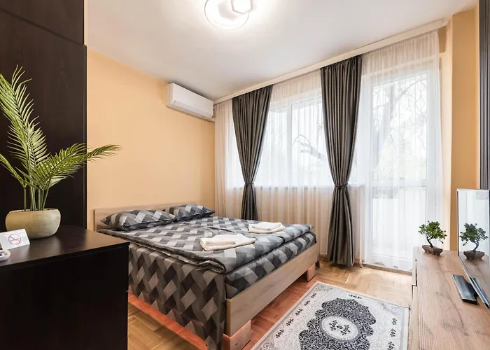 Downtown - Free Parking & Near By Apartmax Апартамент