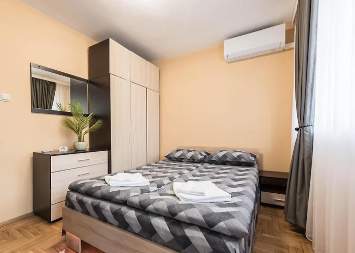 Downtown - Free Parking & Near By Apartmax Lägenhet