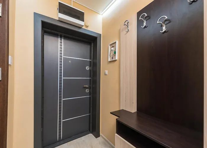 Апартамент Downtown - Free Parking & Near By Apartmax *