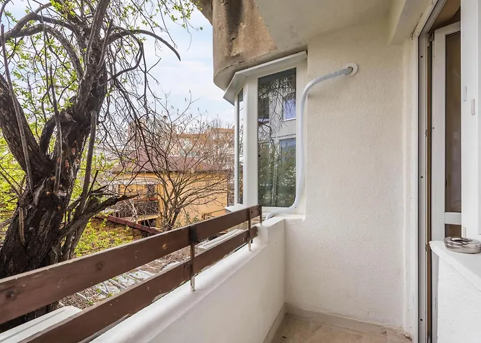 Апартамент Downtown - Free Parking & Near By Apartmax Варна